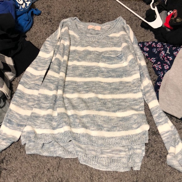 Blue and white sweater - Picture 1 of 2